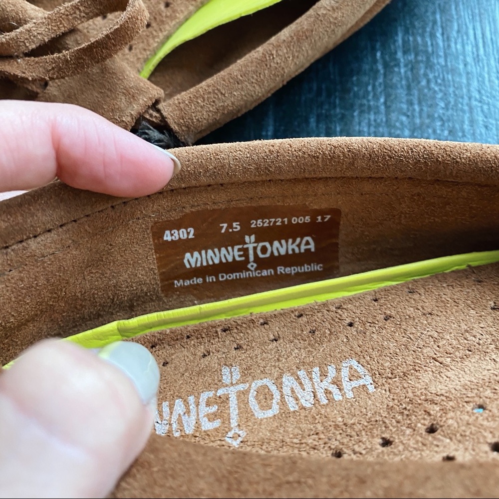 NEW MINNETONKA MOCS - Picture 5 of 6